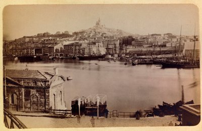 Marseillen kaupunki ympäristöineen noin 1885-1890: vanha satama ja Notre Dame de la Garde, yksityinen kokoelma tekijältä Anonymous Anonymous