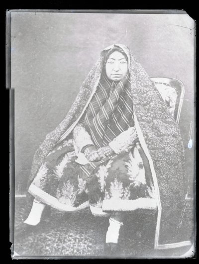Studiomuotokuva: Nasir Al-Din Shahin äiti, Mahd-i Awliya (m/v kuva) tekijältä Antoin Sevruguin