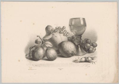 Asetelma lasilla, luumuilla, sitruunalla, viinirypäleillä ja hasselpähkinöillä Flower and Fruit Studies (...) 10. jakso (sarjan nimi) tekijältä Anton Weiss