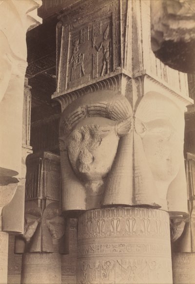 Dendera, Temppelin sisustus, Hathor Capitals tekijältä Antonio Beato
