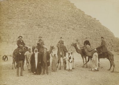 Turistien perhe Gizassa, Egyptissä tekijältä Antonio Beato