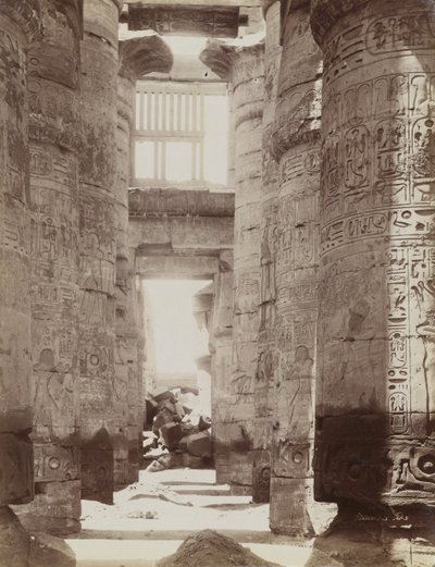 Hypostyle Hall Karnakin temppelissä, näkymä Hypostyle Halliin tekijältä Antonio Beato