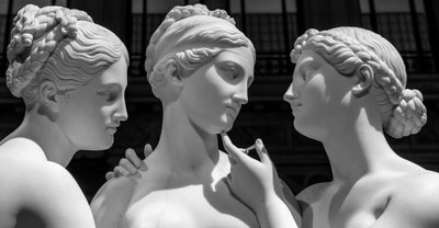 Milano, Italia - kesäkuu 2020: Bertel Thorvaldsenin patsas The Three Graces. Neoclassica..., 2019 (kuva) tekijältä Antonio Canova