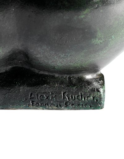 Hiipivä tyttö pitelee yhtä jalkaa tekijältä Aristide Maillol