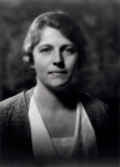 Pearl Buck (1892-1973) tekijältä Arnold Genthe