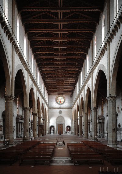 Renessanssi: Basilica Santa Crocen sisäkuva Arnolfo di Cambio (1245-1302 / 1310) projisoima (Basilica santa crocen sisäkuva) 1294 Basilica Santa Croce, Firenze, Italia tekijältä Arnolfo di Cambio