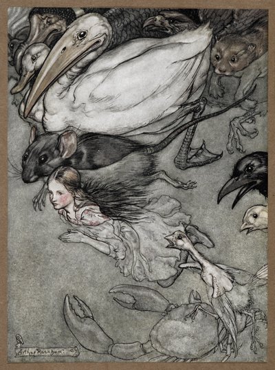 Liisa ja erilaiset eläimet uimassa, mukaan lukien rotta, ankka, dodo, varis, lumikko, rapu ja poikanen. tekijältä Arthur Rackham