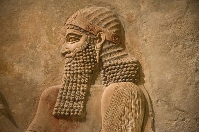 Yksityiskohta Assyrian kuningas Sargon II:sta kuningas Sargonin palatsista Khorsabadissa, n. 716-713 eaa. tekijältä Assyrian