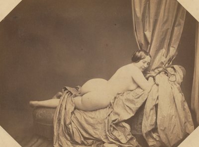 Akateeminen alaston, makuuasennossa sohvalla, n. 1855. tekijältä Auguste Belloc