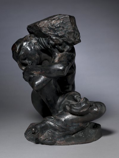 Kaatunut karyatidi kantamassa kiveään tekijältä Auguste Rodin