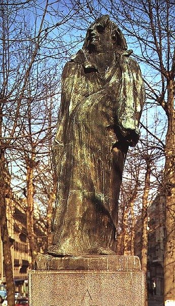 Honore de Balzacin (1799-1850) muistomerkki (pronssi) tekijältä Auguste Rodin