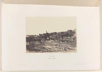 Birket-es-Soultan Basin Jerusalemin vanhan kaupungin muurin ulkopuolella Jerusalem. Birket-es-Soultan (otsikko esineessä) tekijältä Auguste Salzmann