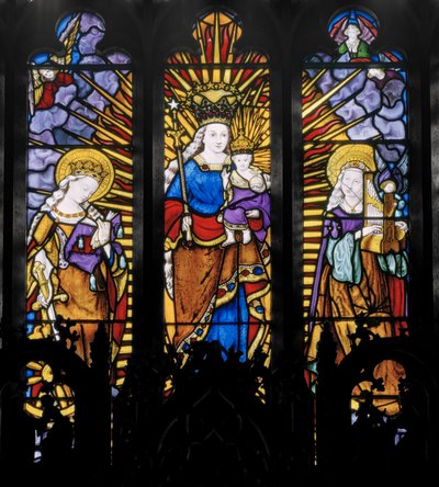 Apsiksen keskimmäinen ikkuna, Neitsyt ja lapsi pyhimysten kanssa, 1837 (lasimaalauksia). tekijältä Augustus Welby Northmore Pugin