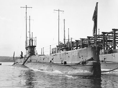 Australian laivaston (RAN) sukellusveneet AE1 ja AE2, n. 1914 tekijältä Australian Photographer