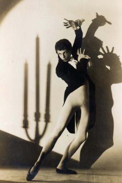 Robert Helpmann (1909-86) teoksessa Apparitions, 1936. tekijältä Australian Photographer