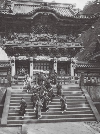 Japani: Nikko, Yomei-mon, Ieyasun pyhäkön pääportaali (s/w-kuva). tekijältä Axel von Graefe