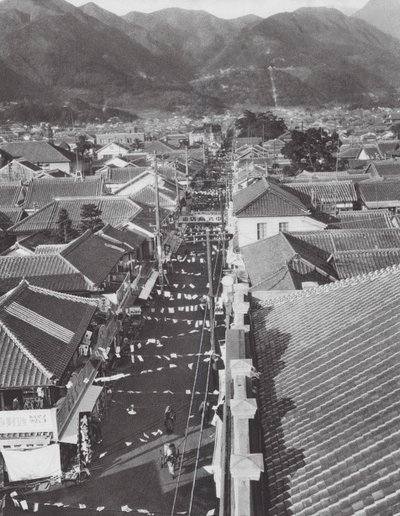 Japani: Beppu (s/w-kuva): Kauppakeskus Beppu (s/w-kuva) tekijältä Axel von Graefe