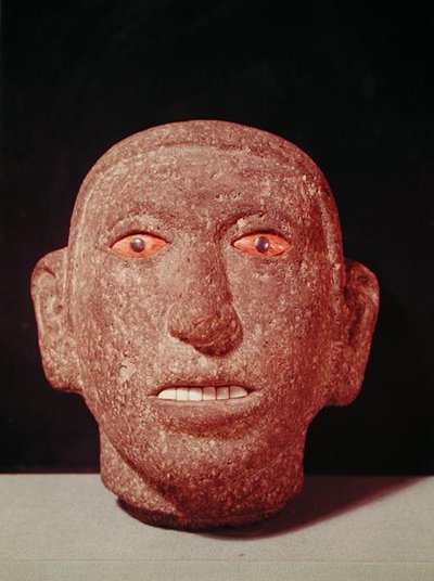 Miehen pää (basaltti) tekijältä Aztec