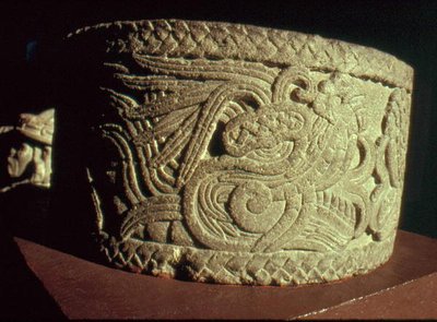 Urna höyhenkäärmeellä tekijältä Aztec