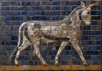 Pyhä härkä - emalitiilireliefit Ishtarin portista - Babylon - 604-562 eKr tekijältä Babylonian