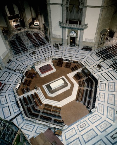 Näkymä Baccio Bandinellin (1488-1560) (Bartolommeo Brandini) tekemästä kahdeksankulmaisesta marmorikuorosta Firenzen katedraalin (Duomo Santa Maria del Fiore) sisällä. 1555, Firenze, Italia tekijältä Baccio Bandinelli