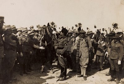 Benito Mussolini fasistinsa ja Italo Balbon kanssa Libyassa Tripolissa (m/v kuva) tekijältä Barbera La