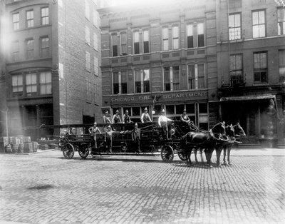 Chicagon palokunnan konepajakeskus nro 40, Chicago, Illinois, Yhdysvallat, noin 1905 (s/w-kuva). tekijältä Barnes and Crosby