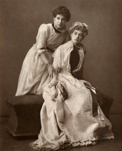 Brittinäyttelijät Eweretta Lawrence ja Grace Otway elokuvassa Muutos, 1886 tekijältä Barraud