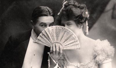 Billie Burke ja Farren Soutar kohtauksessa The Belle of Mayfairista, 1900-luvun alku. tekijältä Bassano Studio