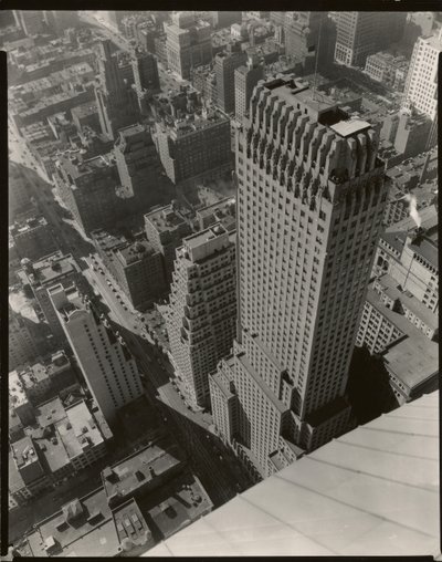 Chanin Building, New York tekijältä Berenice Abbott