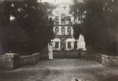 Albumi ensimmäisestä maailmansodasta Friuli-Venezia Giuliassa: Villa Brazzà, Soleschiano Manzanon sotasairaalan 17 kotipaikka, kuva otettu kirkon tornista, 05/1916 (b/w kuva) tekijältä Bourbon Del Monte