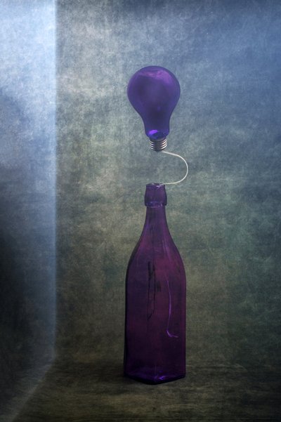 Violetti valoidea tekijältä Brig Barkow