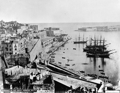Sisäänkäynti suureen satamaan, Malta, noin 1880 tekijältä British Photographer