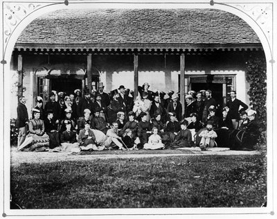 Ryhmä - Hallitustalo, n. 1871 tekijältä British Photographer