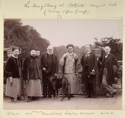 Li Hung Chang Hatfieldissä (ulkohallintoryhmä), elokuu 1896 (m/v kuva) tekijältä British Photographer