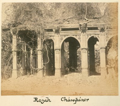 Rozah, Champaner, n. 1875 (m/w valokuva) tekijältä British Photographer
