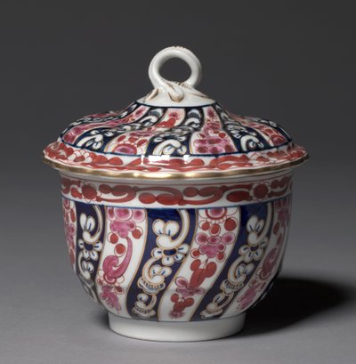 Covered Bowl, valmistaja Worcester Porcelain Factory, n. 1770 tekijältä British School
