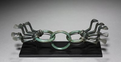 Pata-ornamentti, noin 1200 eaa tekijältä Bronze Age