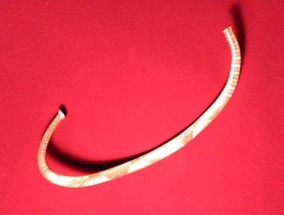 Kaulasormus löydetty Ickletonista, Cambridgeshirestä (kulta) tekijältä Bronze Age