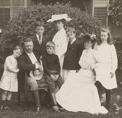 Presidentti Theodore Roosevelt, hänen vaimonsa Edith ja perhe tekijältä Brothers Pach