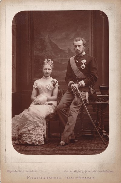 Kruununprinssi Rudolf ja Belgian prinsessa Stephanie heidän kihlauksensa yhteydessä..., 1880. tekijältä Brussels . Photo studio Geruzet Frères