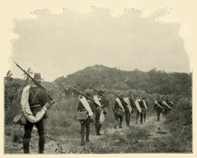 Matkalla 1. ja 10. taistelukentältä Rough Riders -konfliktikohtaukseen, vuorten yli tekijältä Burr McIntosh