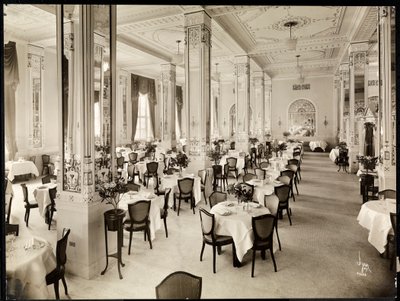 Ruokasali Robert Treat -hotellissa, Newark, New Jersey, 1916 (hopeagelatiiniprintti) tekijältä Byron Company