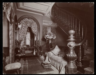 Koristeellinen olohuone Blakely Hall -asunnossa osoitteessa 11 West 45th Street, New York, 1896-98 (hopeagelatiiniprintti) tekijältä Byron Company