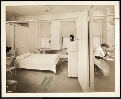 Sairaalahuone, 1928 (hopeagelatiiniprintti) tekijältä Byron Company