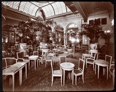 Lounge Plaza-hotellissa, n. 1907 (hopeagelatiiniprintti) tekijältä Byron Company