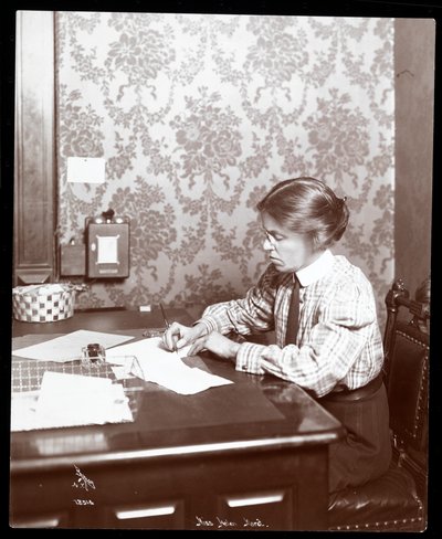 Neiti Helen Marot, 1904 (hopeagelatiiniprintti) tekijältä Byron Company