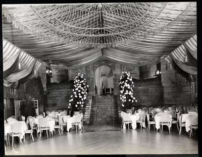 Ritz-Carlton-hotellin vastaanottohuone, 1915 tai 1916 (hopeagelatiiniprintti) tekijältä Byron Company