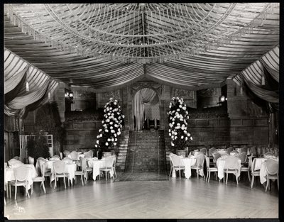 Ritz-Carlton-hotellin vastaanottohuone, 1915 tai 1916 (hopeagelatiinivedos). tekijältä Byron Company