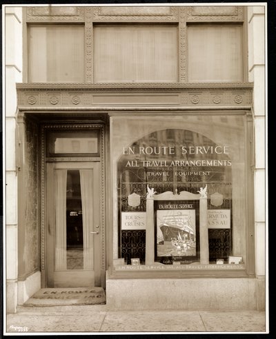En Route Service, Inc:n myymälä Savoy Plaza -hotellissa, 59th Street ja 5th Avenue, New York, 1928 (hopeagelatiiniprintti) tekijältä Byron Company